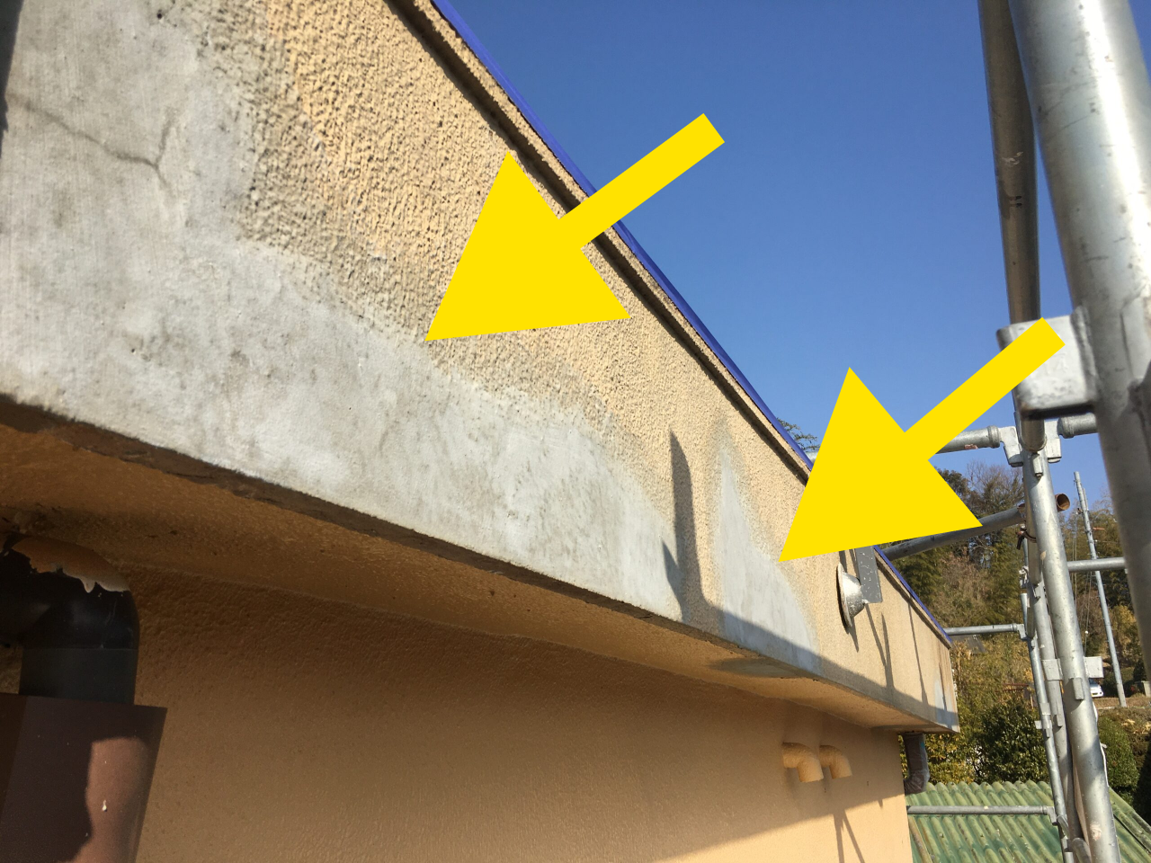 三木市吉川町でのひび割れ補修の状況写真。