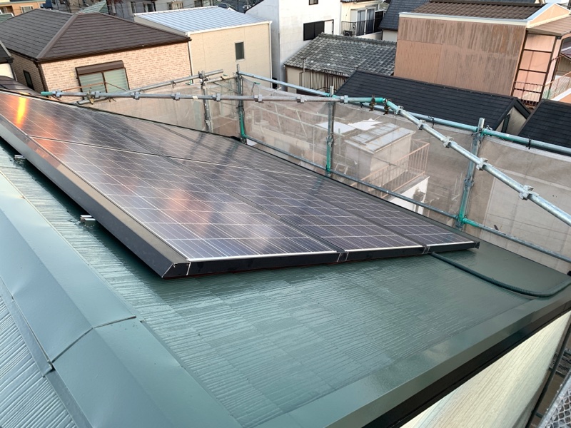 外壁と屋根の同時塗装が完了し、美しく生まれ変わった明石市のお住まい。足場代を一度に節約しつつ、家全体を長持ちさせるベストなタイミングでの施工となりました｜徳秀塗装