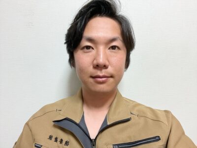 明石市・神戸市の徳秀塗装の親子紹介用メイン写真。職人親子の三男、徳山勇矢。