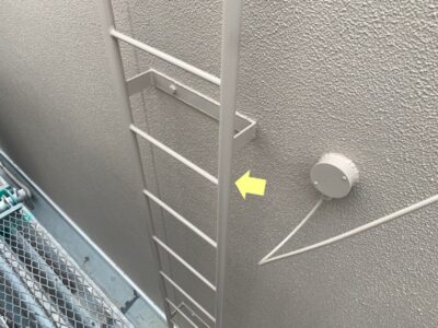 タラップの塗装も完了。お住まいの細部まで一切の手抜きなしで仕上げる、明石・神戸の徳秀塗装による安心の施工レポートです。