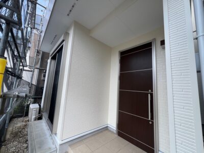 外壁塗装完了後の戸建て住宅