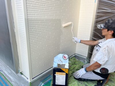 ラジカル制御形塗料、日本ペイントのパーフェクトトップsiによる仕上げ塗り