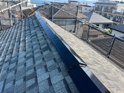 防錆塗装済みの屋根棟板金