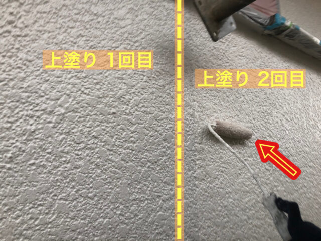 外壁の上塗り塗装作業